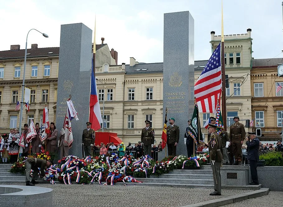 Mike Pompeo v západočeské metropoli položí květiny u památníku Díky, Ameriko! a pronese při té příležitosti projev