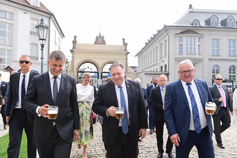 Americký ministr návštěvu Plzně zakončil v pivovaru