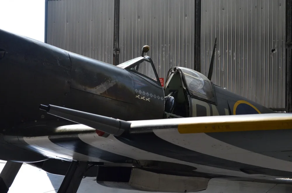 Hangár s historickými skvosty se otevřel veřejnosti, zítra čekejte na nebi Spitfire