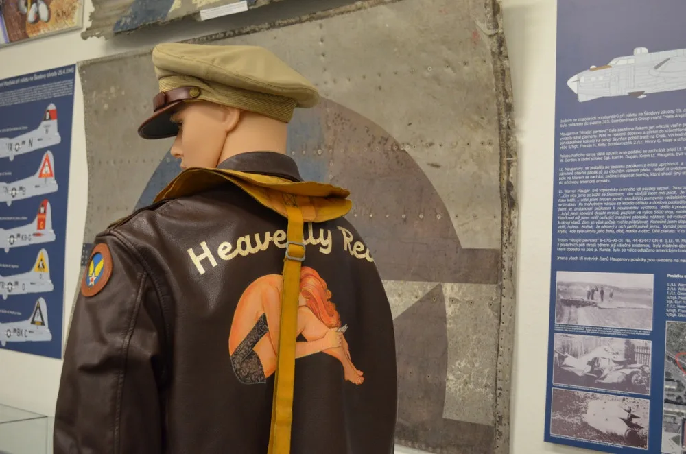 Hangár s historickými skvosty se otevřel veřejnosti, zítra čekejte na nebi Spitfire