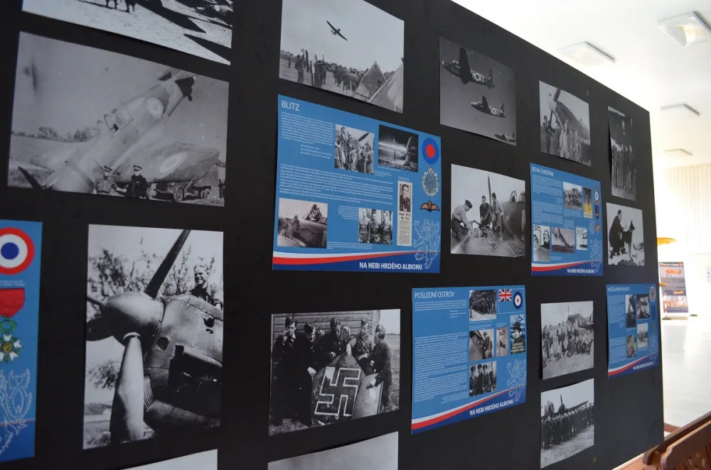 Hangár s historickými skvosty se otevřel veřejnosti, zítra čekejte na nebi Spitfire