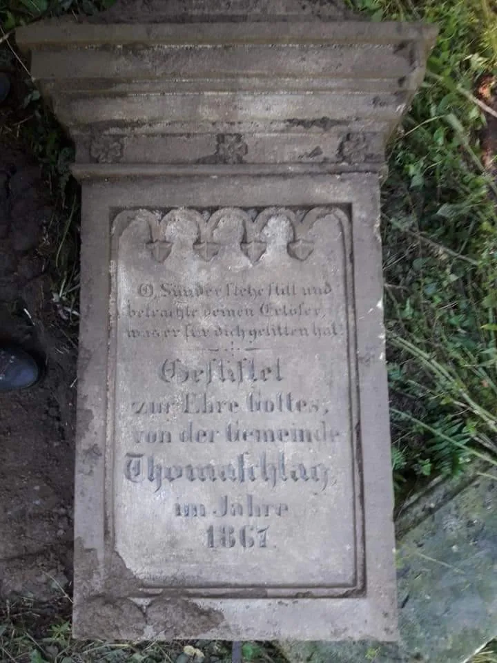 Pomník v zaniklé obci Domaslavičky