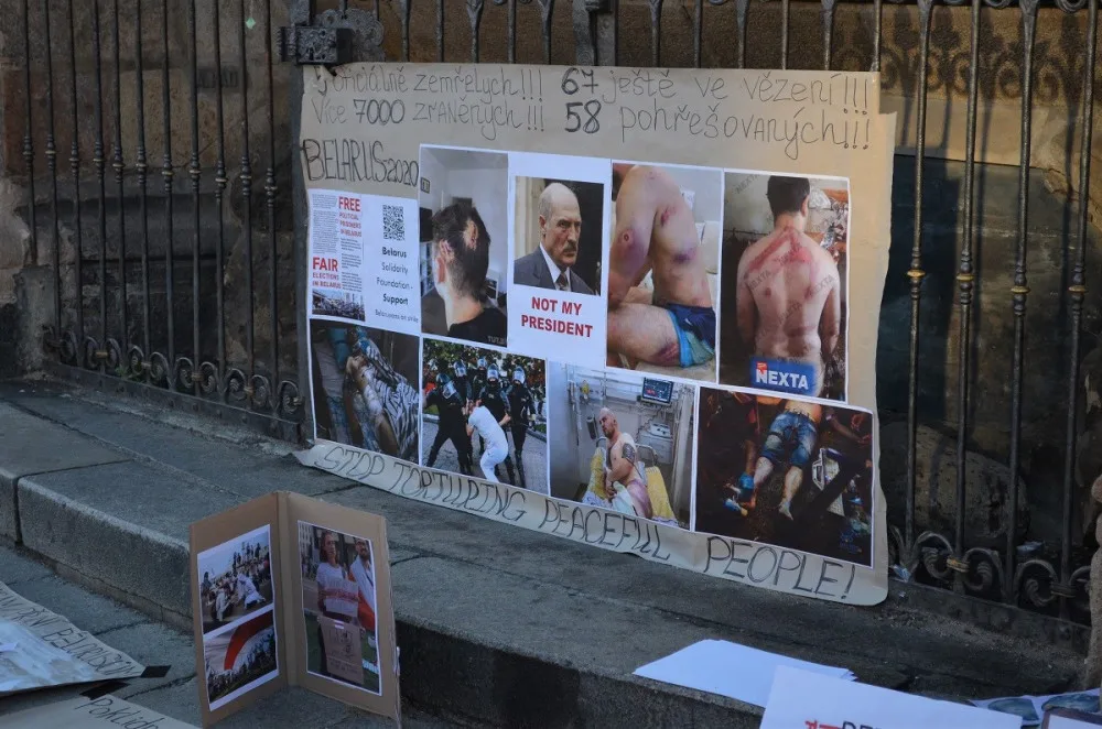 Solidaritu s demonstranty vyjádřily v Plzni stovky lidí, většina z nich byli běloruští studenti