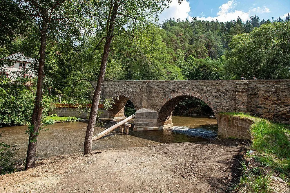 Historický most v Rabštejně nad Střelou prošel rekonstrukcí za 24 milionů, vrátí se na něj auta