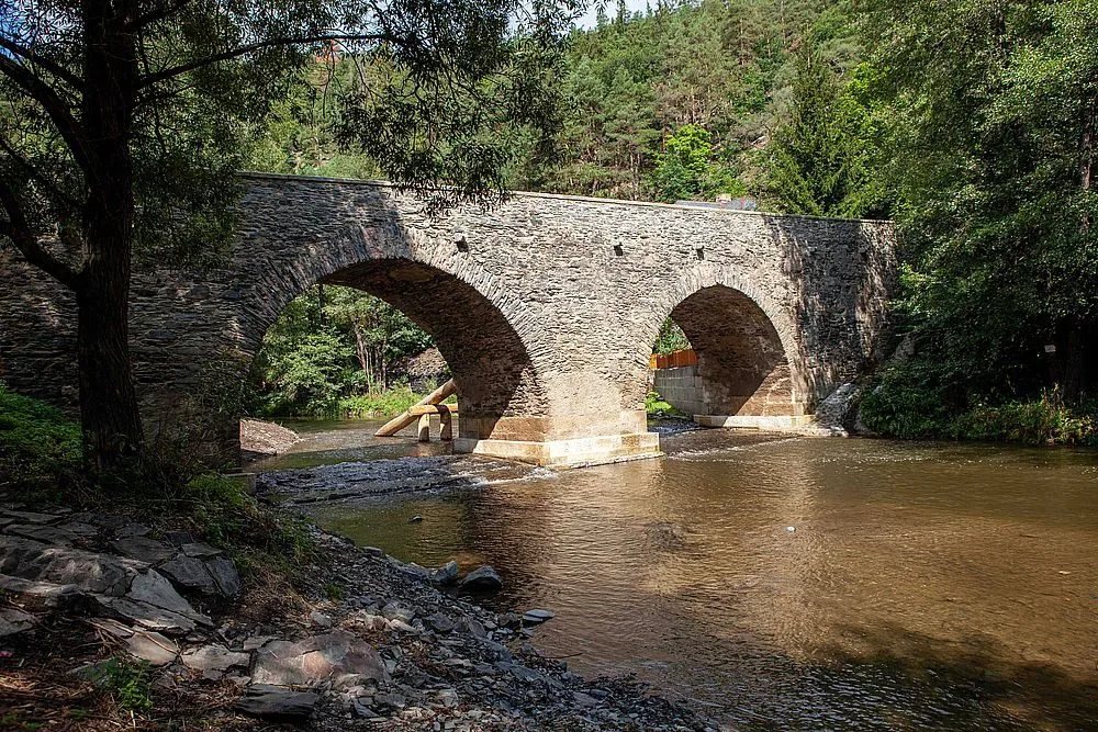 Historický most v Rabštejně nad Střelou prošel rekonstrukcí za 24 milionů, vrátí se na něj auta