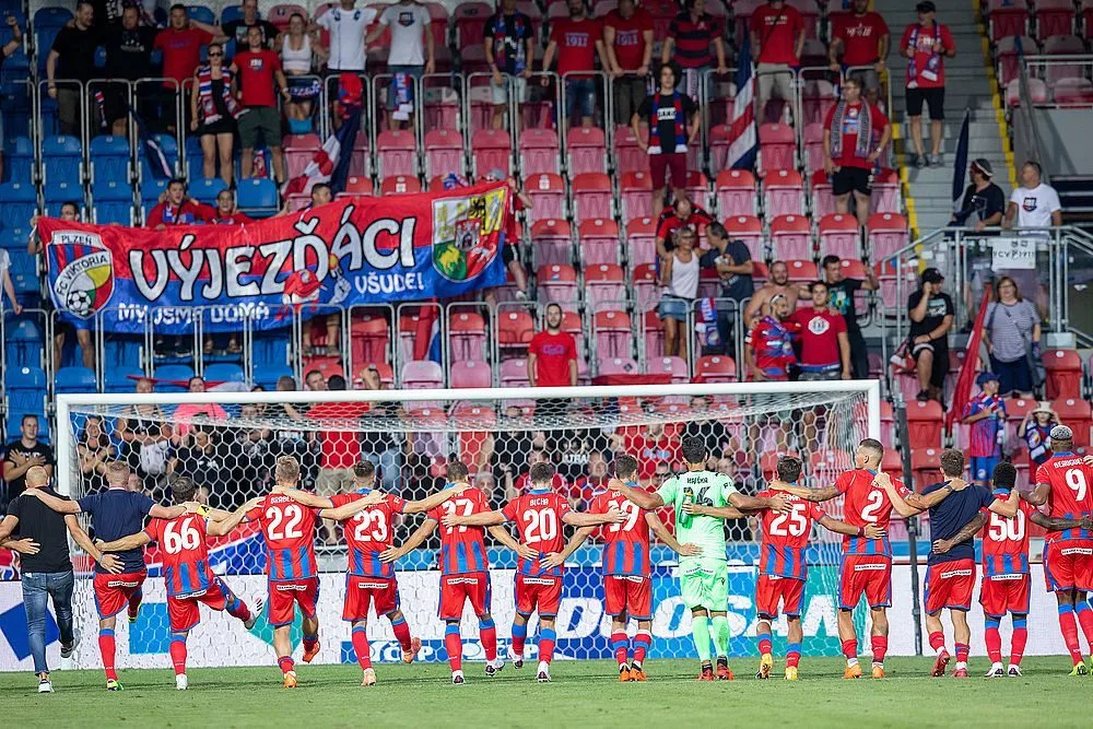 Děkovačka po prvním vítězství v novém ročníky ligy