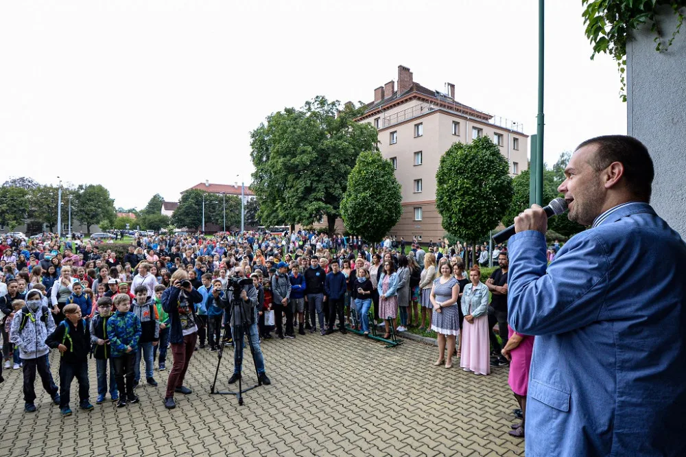 S žáky 21. ZŠ přišel školní rok zahájit primátor Plzně Martin Baxa