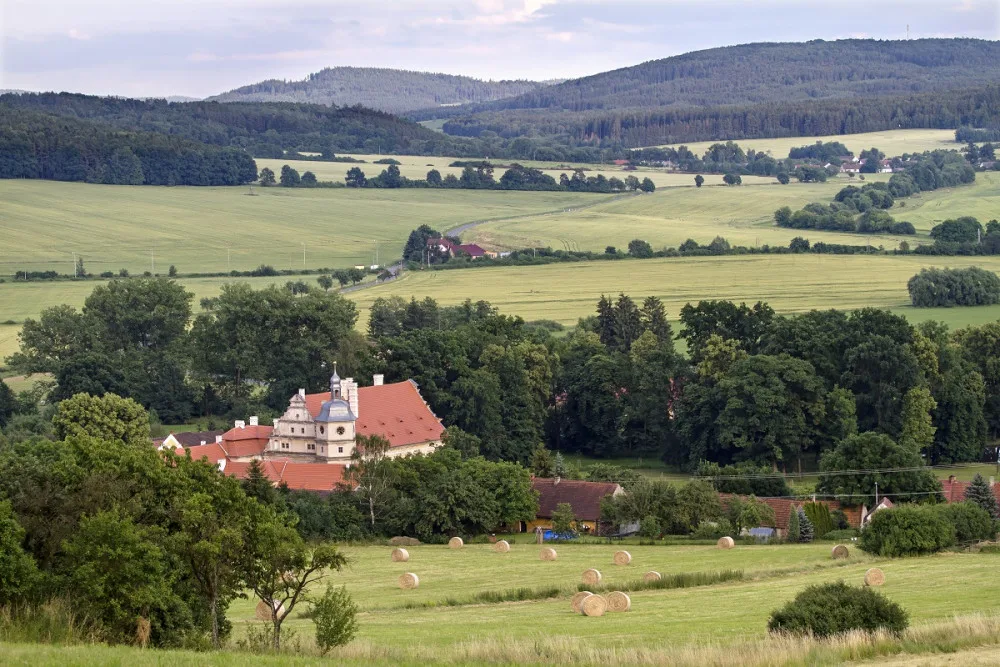Zámek Červené Poříčí