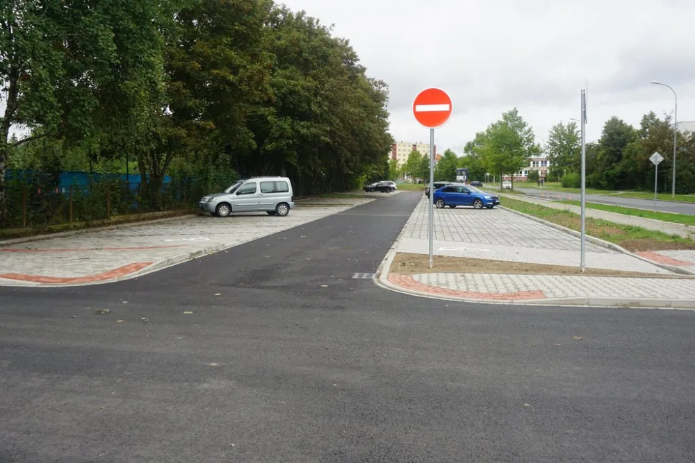 Podařilo se! V ulici U Borského parku je nové parkoviště, které vsakuje dešťovou vodu