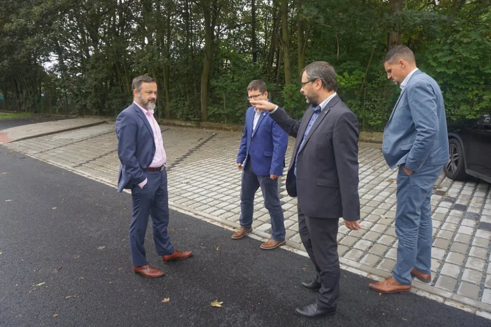 Vedení centrálního obvodu při prohlídce parkoviště