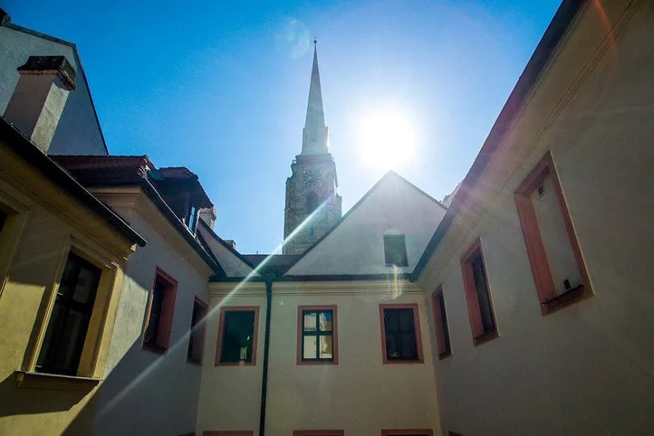 Tipy na sobotu? Poznejte první plzeňský Slow market a objevte kouzlo místních dvorků