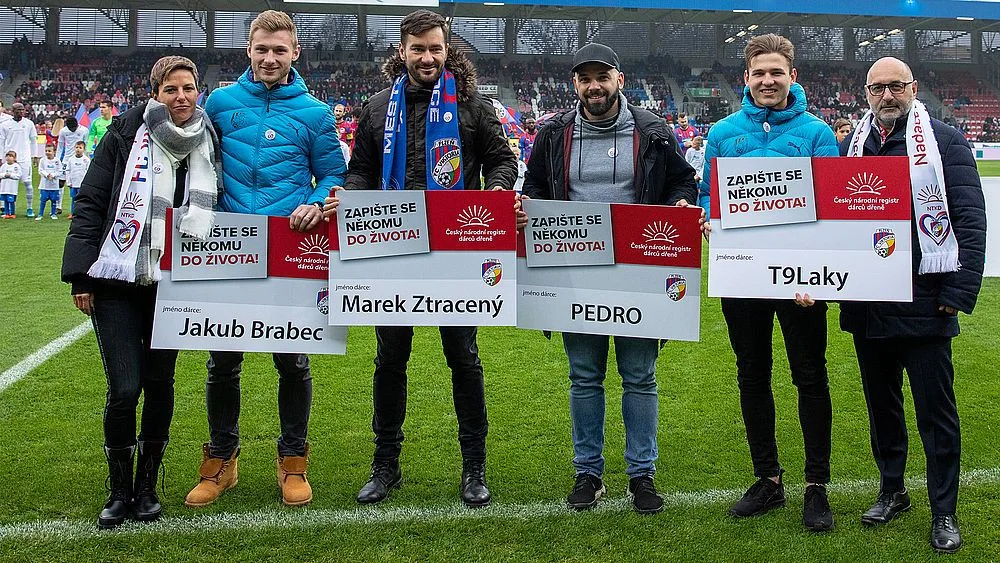 Do registru dárců kostní dřeně se zapsali mnozí sportovci, umělci i další osobnosti