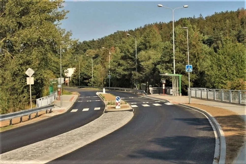 Opravená zastávka Rozcestí Podhájí