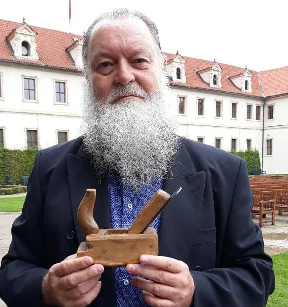 Lumír Aschenbrenner (ODS) obhájil křeslo v Senátu a v duelu porazil Daniela Kůse (Piráti)
