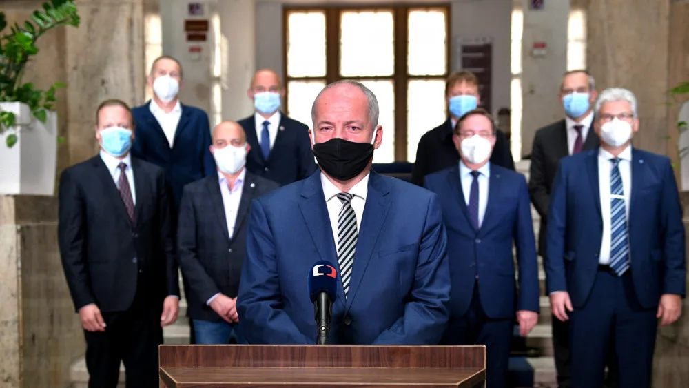 Ministr zdravotnictví měl v zádech ředitele fakultních nemocnic