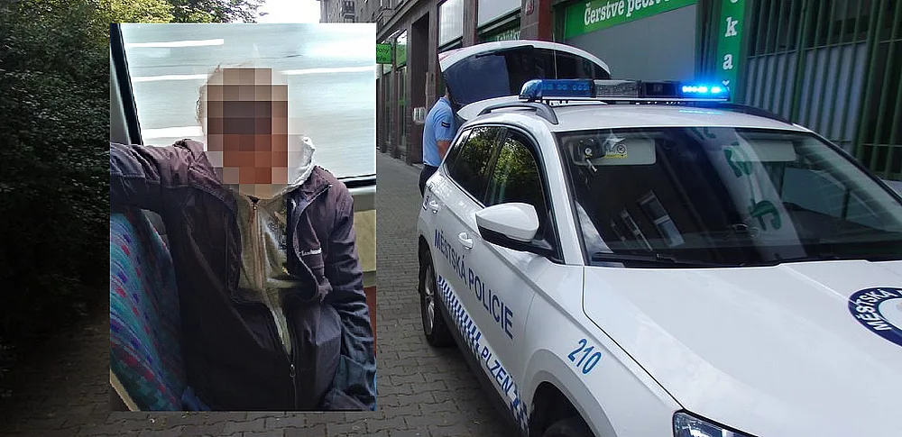 Agresivní cizinec kouřil v centru Plzně na zastávce, pak cestoval vozem MHD bez roušky