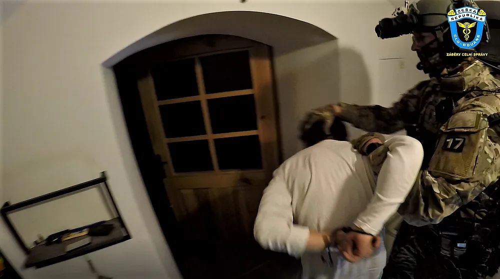 Tajné šamanské seance a rituály s psychotropním lektvarem ukončil zásah celníků