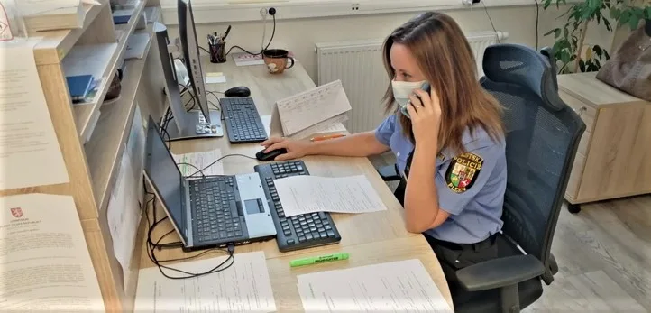 Strážníci městské policie pomáhají hygienikům s trasováním