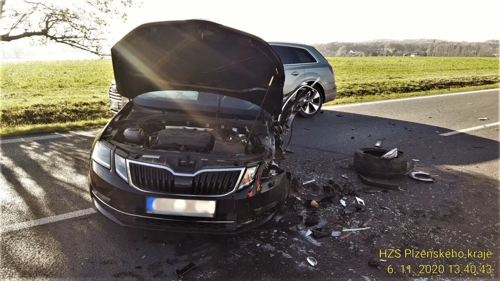 U Hunčické křižovatky se střetly tři automobily