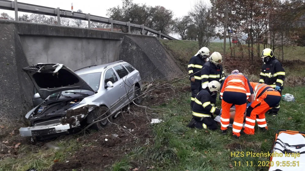 Zraněný řidič skončil v péči záchranářů