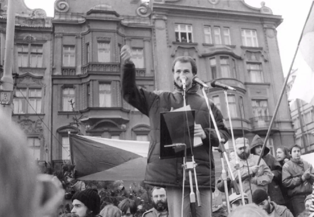 Škodováky přivedl na náměstí Republiky při generální stávce Josef Bernard