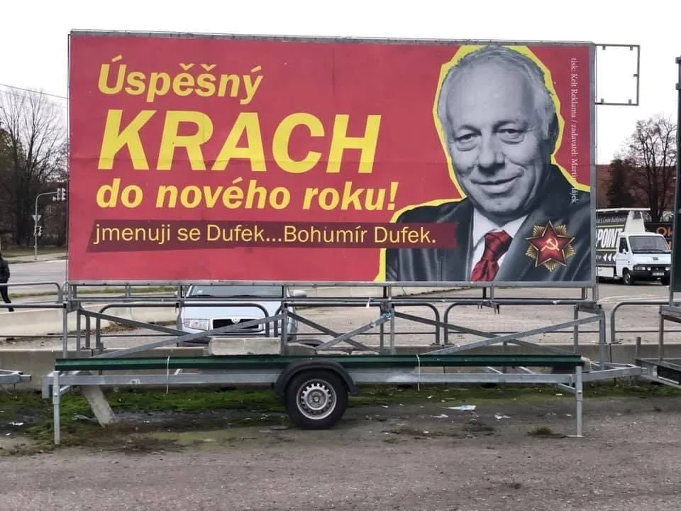 size4-16055644570281-2-odborar-dufek-jako-komunisticky-pohlavar-flusnul-nam-do-ksichtu-rika-autor-billboardu-ktere-vylepil-