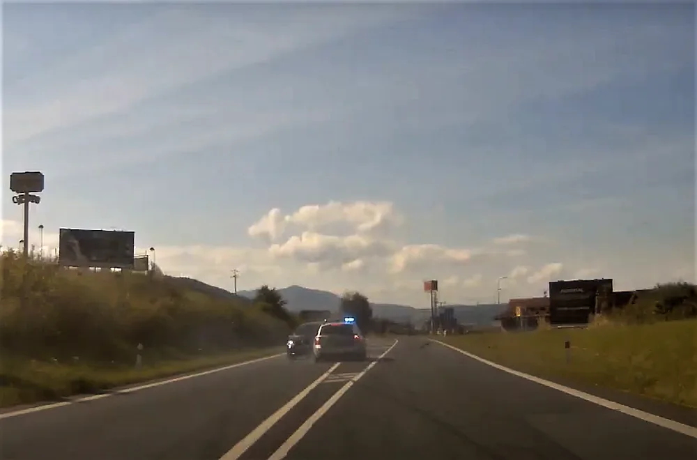 Drogový dealer, kterého policista zastavil bravurním zákrokem při divoké honičce, zásoboval prostitutky pervitinem