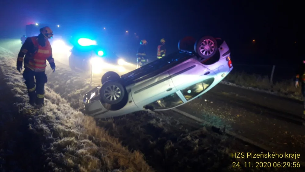 Tento automobil havaroval dnes ráno u Štipoklas