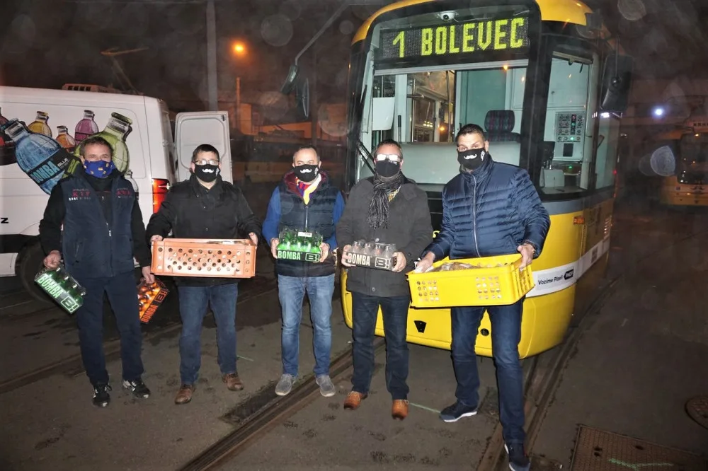 Vedení plzeňské„Trojky“ osobně poděkovalo za nasazení lidem v první linii