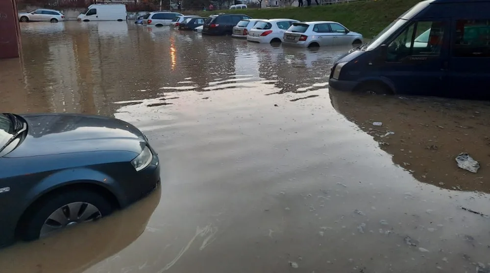 Za vzniklou lagunu na Košutce může 40 let staré litinové potrubí