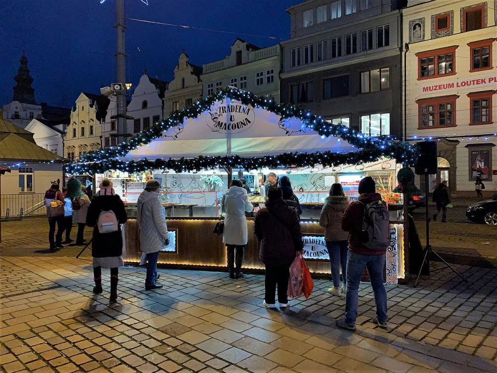 Trhovce i zákazníky zklamalo vládní nařízení zakazující konzumaci jídla i alkoholu na veřejnosti