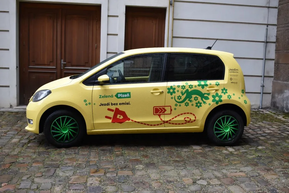 Také plzeňský magistrát rozšířil svůj vozový park nákupem prvního elektromobilu