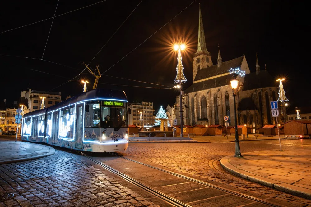 Ani tři miliony hlasů na vítězství nestačily, plzeňská tramvaj bere v anketě stříbro