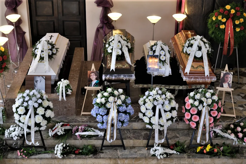 Pohřeb čtyř obětí nehody na železničním přejezdu