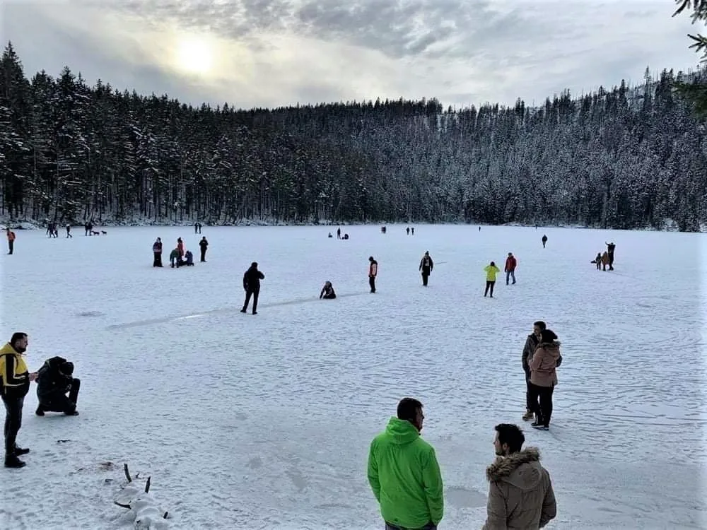 Takové jednání se už na šumavských ledovcových jezerech nebude tolerovat