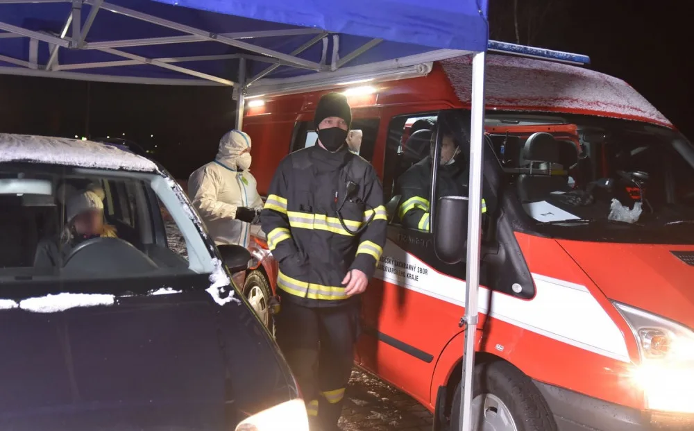 Ranní cestu pendlerů za prací zbrzdilo na hranicích v Plzeňském kraji povinné testování