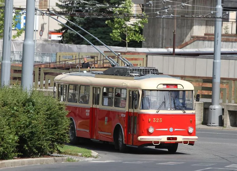 Trolejbus Škoda 9 Tr č. 323 z roku 1979