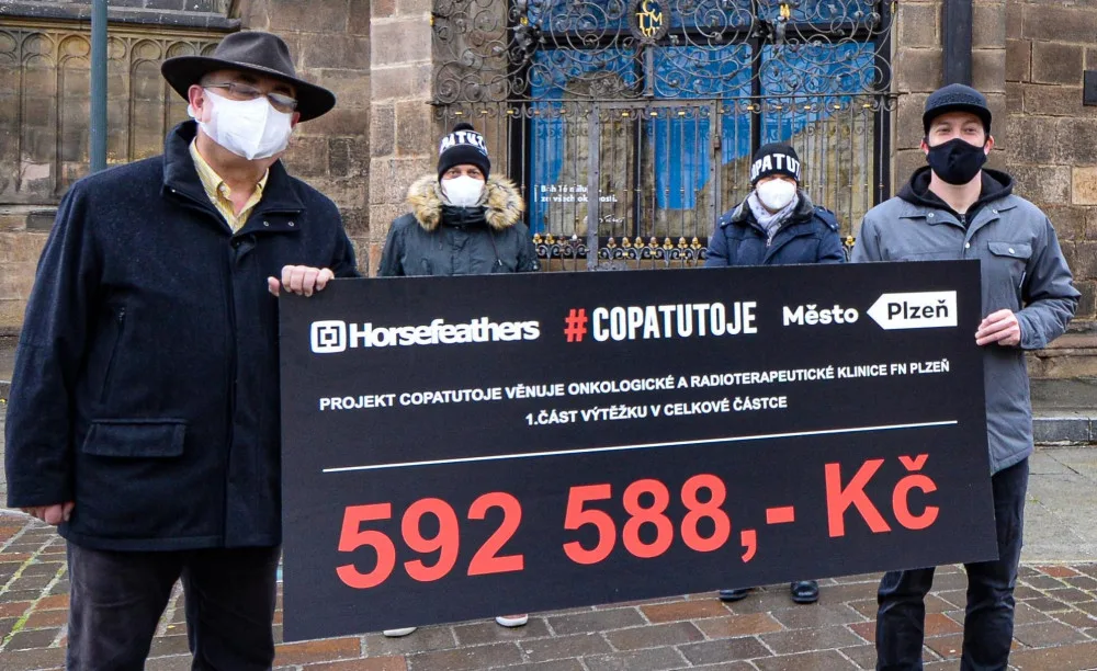 Plzeňská kolekce #COPATUTOJE vynesla už téměř 600 tisíc pro onkologickou kliniku