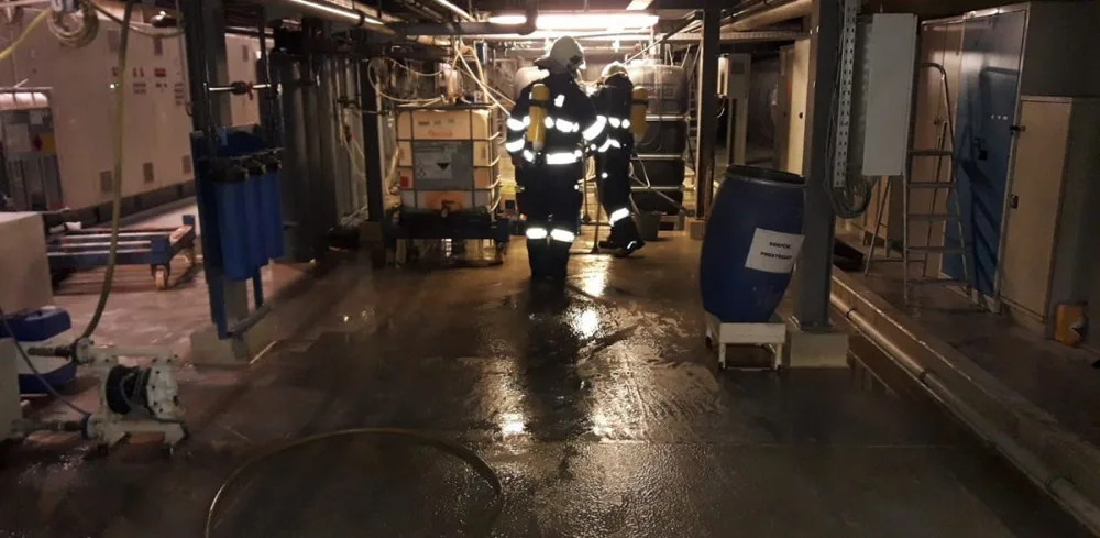 Reakce dvou chemikálií vyhnala z firmy 17 zaměstnanců