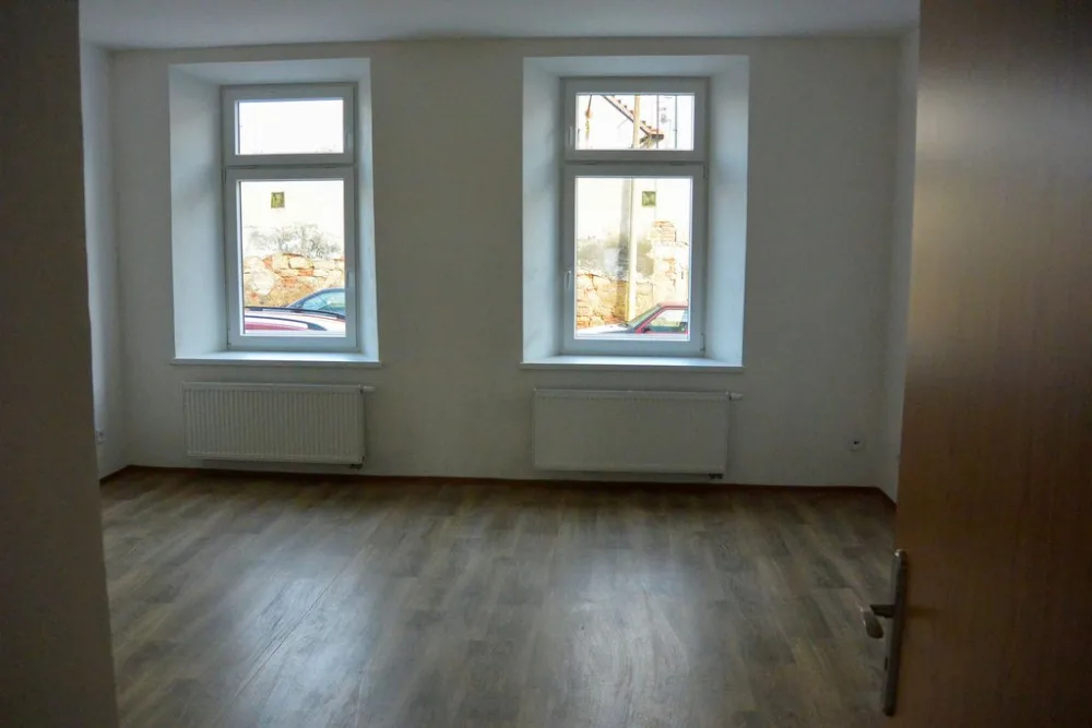 Zrekonstruovaný dům nabízí osm bytů pro sociální bydlení