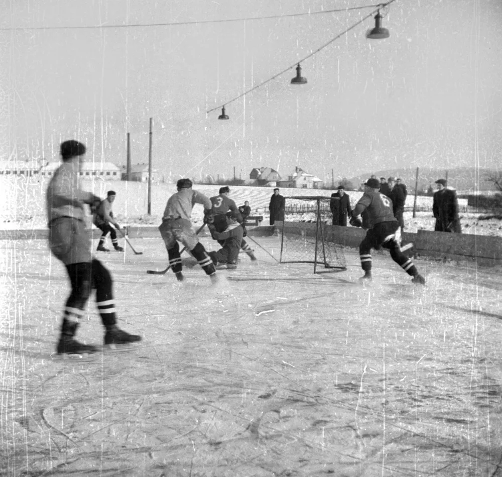 hokejové utkání na Šafranici, r. 1954