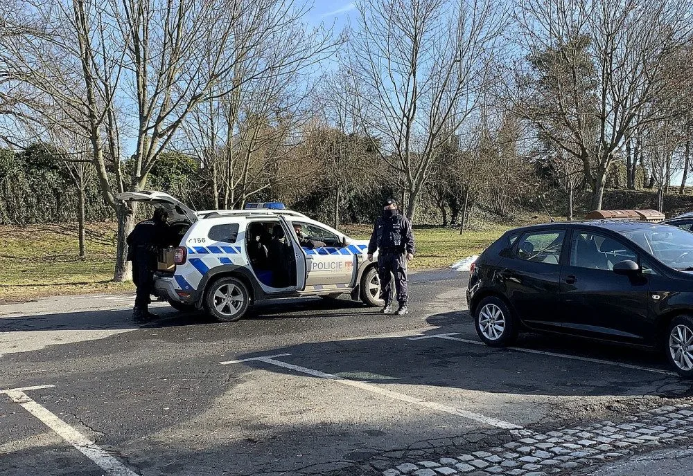 Na pohřbu obávaného recidivisty "Kominíka" napadli rozzuření pozůstalí novináře
