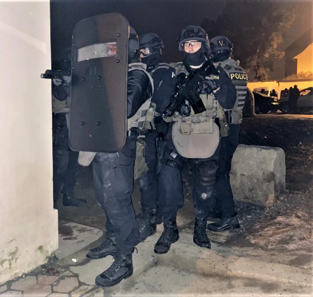 Drama na Plzeňsku. V akci proti ozbrojenému muži byla policejní zásahovka i vyjednavač