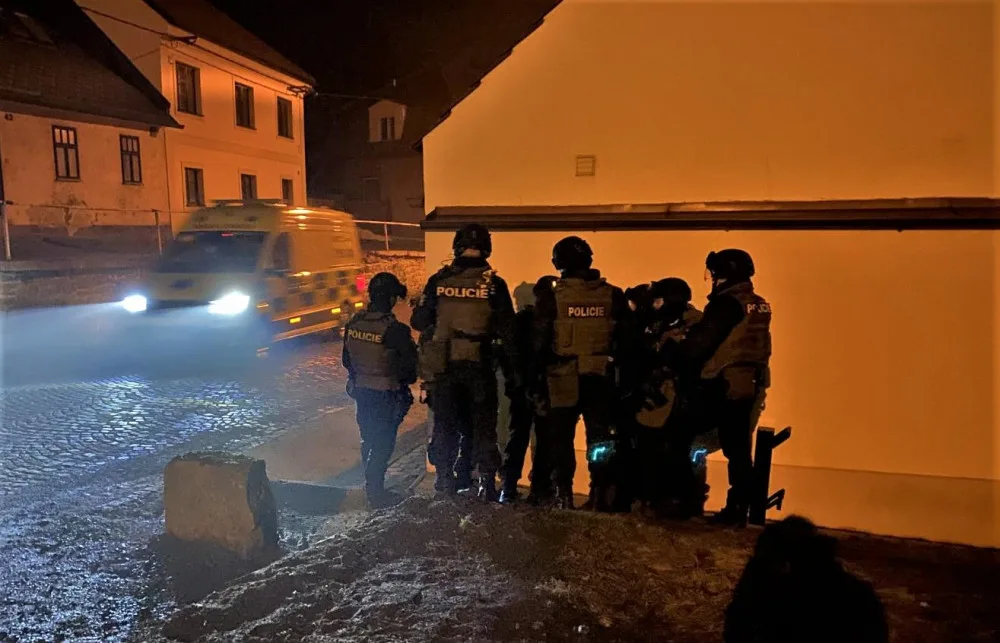 Drama na Plzeňsku. V akci proti ozbrojenému muži byla policejní zásahovka i vyjednavač