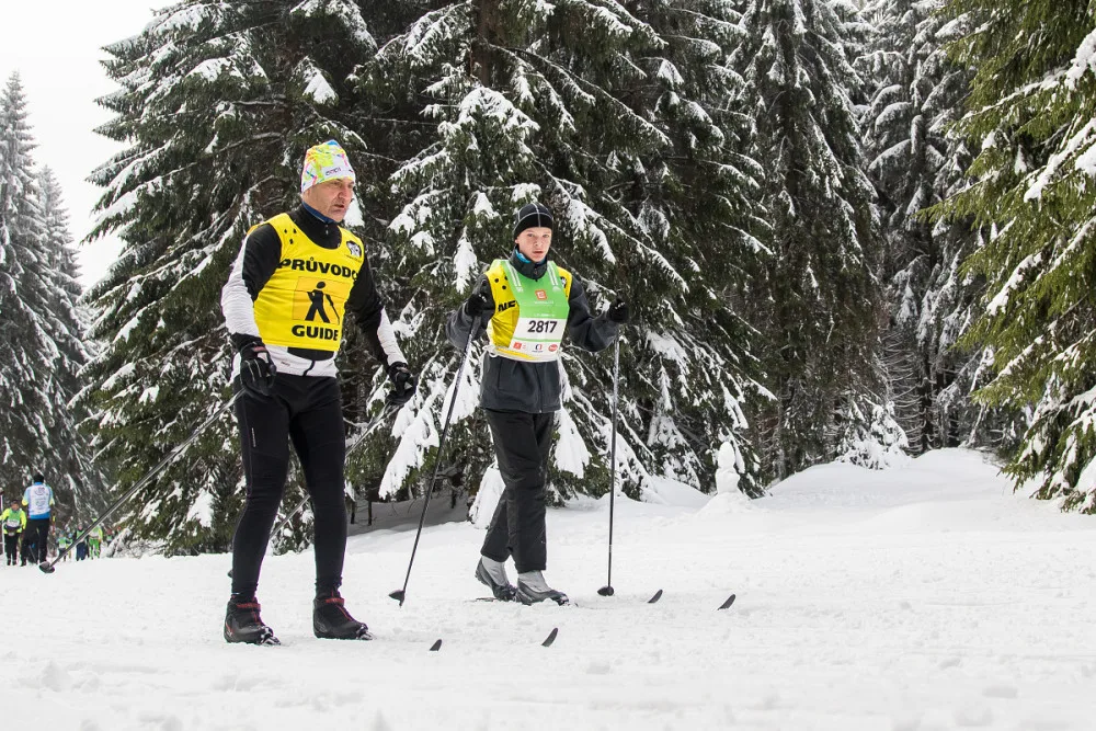 Třetina startovného na Virtuální ČEZ SkiTour vybaví díky Hervisu na zimu nevidomé účastníky