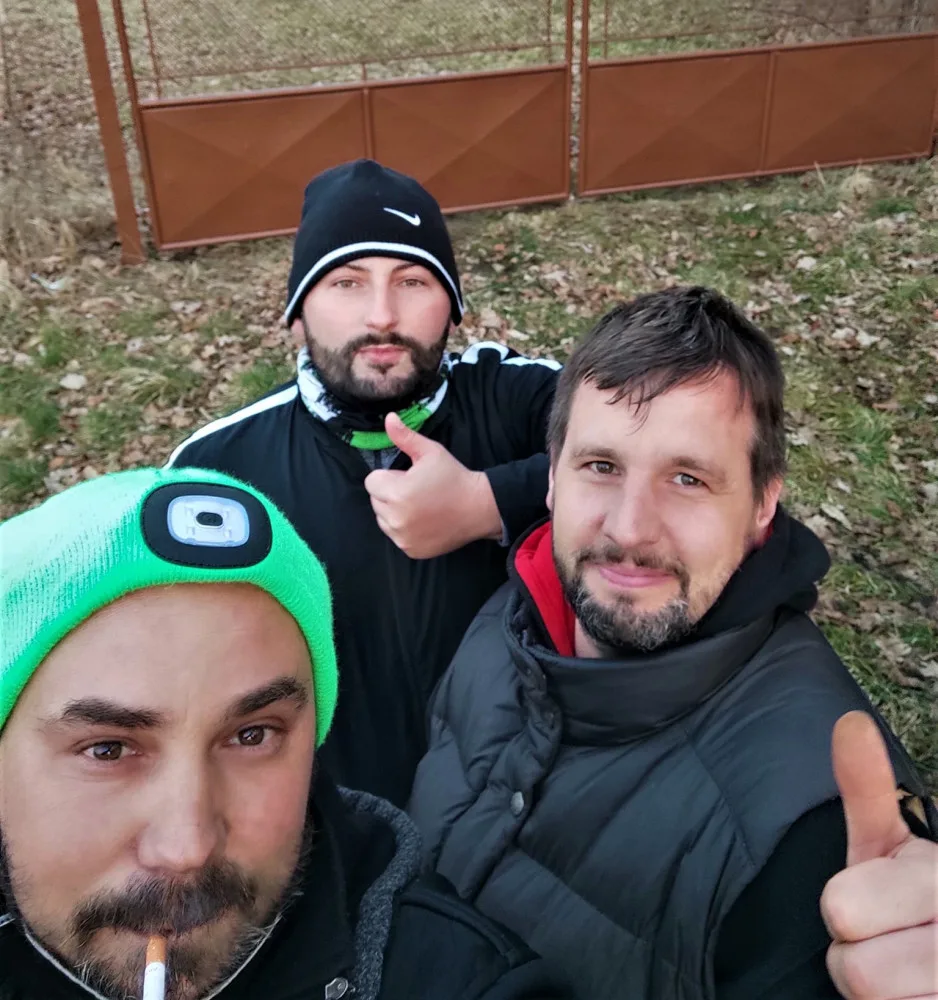 Hromada odpadu vyvolala bouřlivou diskusi, tři muži na nic nečekali a nepořádek odvezli