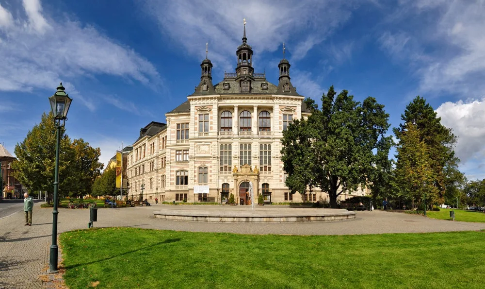 Budova Západočeského muzea patří k dominantám Plzně a zažila toho opravdu hodně