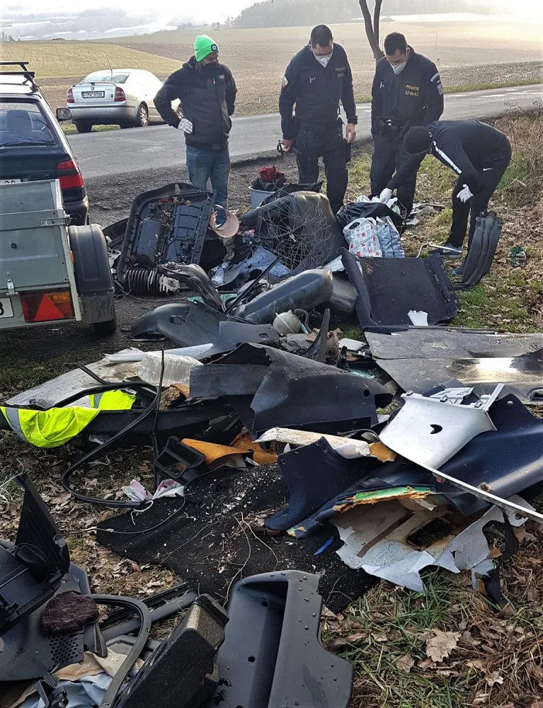 Na tuto černou skládku se přijela podívat i policie