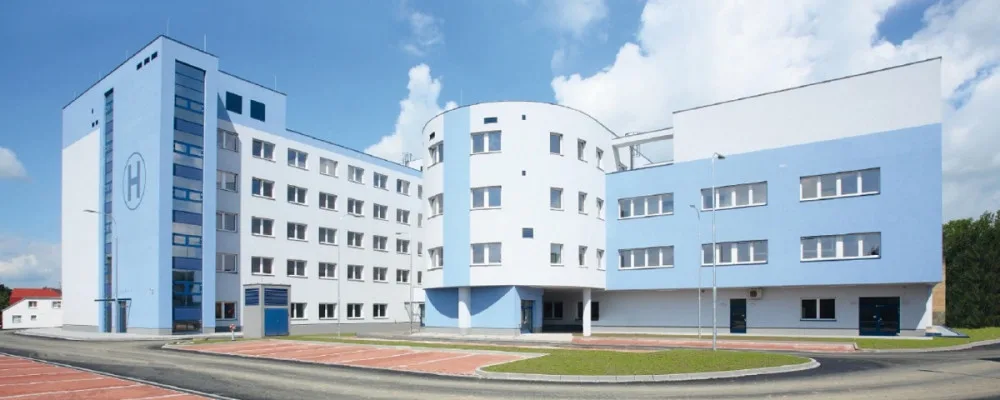 Dobrovolníci své poděkování zdravotníkům promítnou přímo na budovu nemocnice