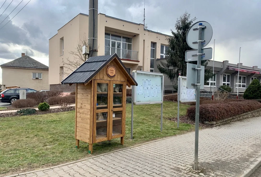 Samoobslužné boudičky s krmením pro zvěř sklízí úspěch, vše je založeno na důvěře